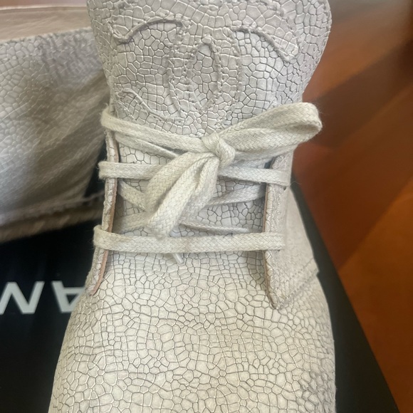 Chanel high top espadrilles two-tone, black and cream - Picture 3 of 9